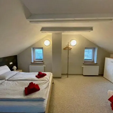 Urlaubsbahnhof-wartehalle