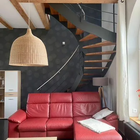 Urlaubsbahnhof-wartehalle *