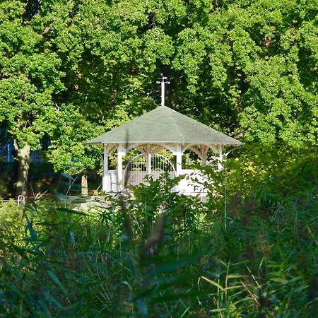 Urlaubsbahnhof-wartehalle *